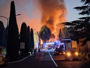 Vasto incendio al campeggio di Peschiera del Garda, diversi feriti: la situazione, fiamme dalle casette mobili