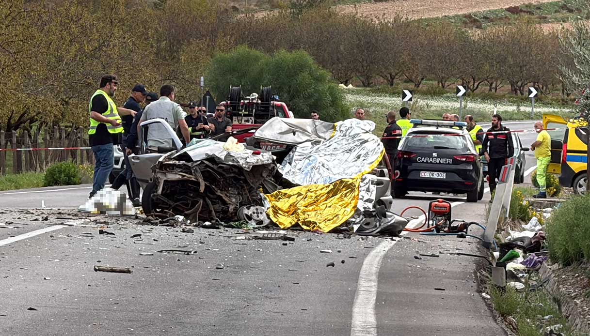 quattro operai morti nell incidente tra auto e tir a naro sulla statale 123 stavano andando a lavorare da Virgilio.it quattro operai morti nell incidente tra auto e tir a naro sulla statale 123 stavano andando a lavorare