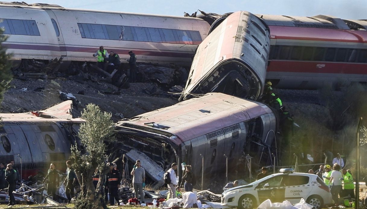 incidente ferroviario in spagna vicino a toledo le immagini dopo lo scontro tra i due treni da Virgilio.it incidente ferroviario in spagna vicino a toledo le immagini dopo lo scontro tra i due treni