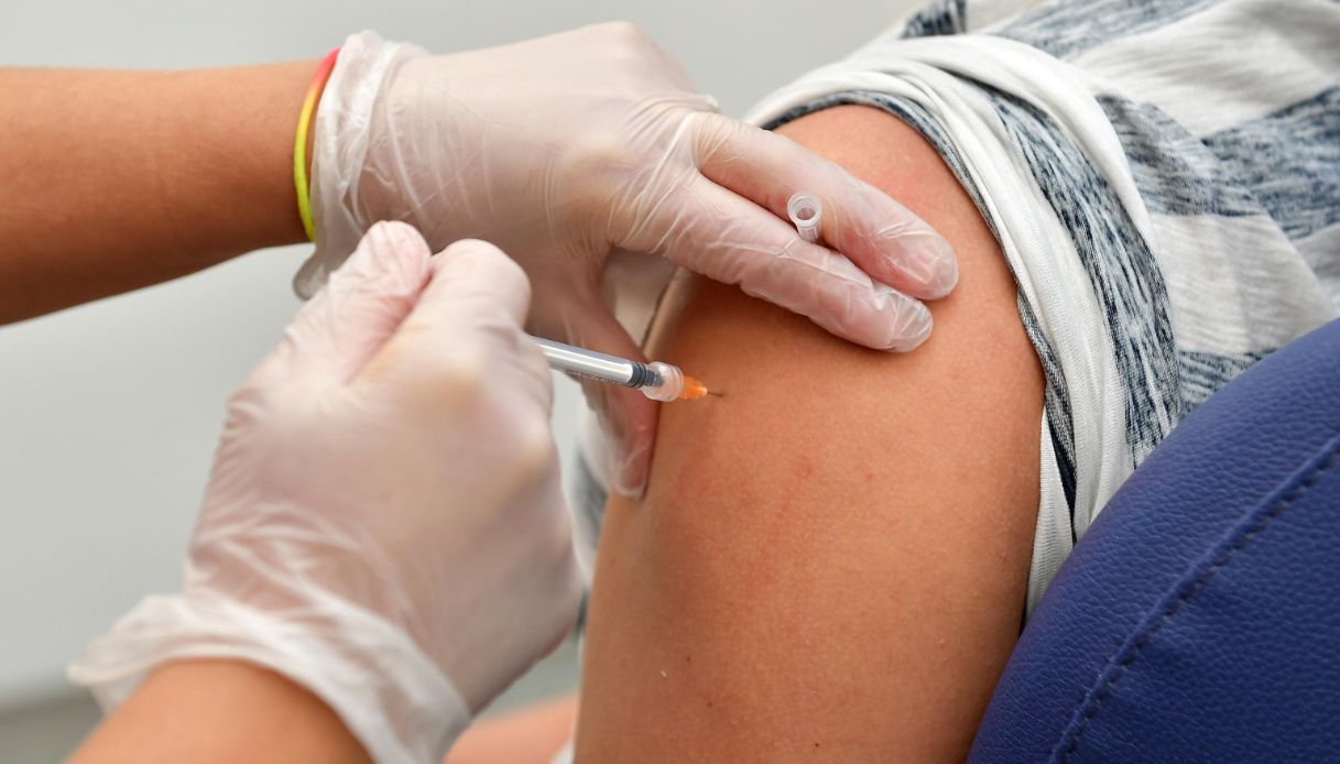 influenza il consiglio dell infettivologo sul vaccino picco tra gennaio e febbraio ma 232 meglio farlo ora da Virgilio.it influenza il consiglio dell infettivologo sul vaccino picco tra gennaio e febbraio ma 232 meglio farlo ora