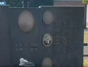 Vandalizza tre volte la tomba dell'ex sindaco di Treviglio Riganti, denunciata 90enne: vendetta dopo 60 anni