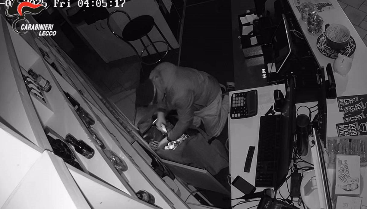 raffica di furti in lombardia svaligiate tabaccherie e sale slot il video dei colpi 11 misure cautelari da Virgilio.it raffica di furti in lombardia svaligiate tabaccherie e sale slot il video dei colpi 11 misure cautelari