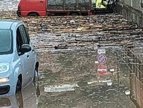 Maltempo a Lipari con torrenti esondati e case allagate, le immagini della devastazione