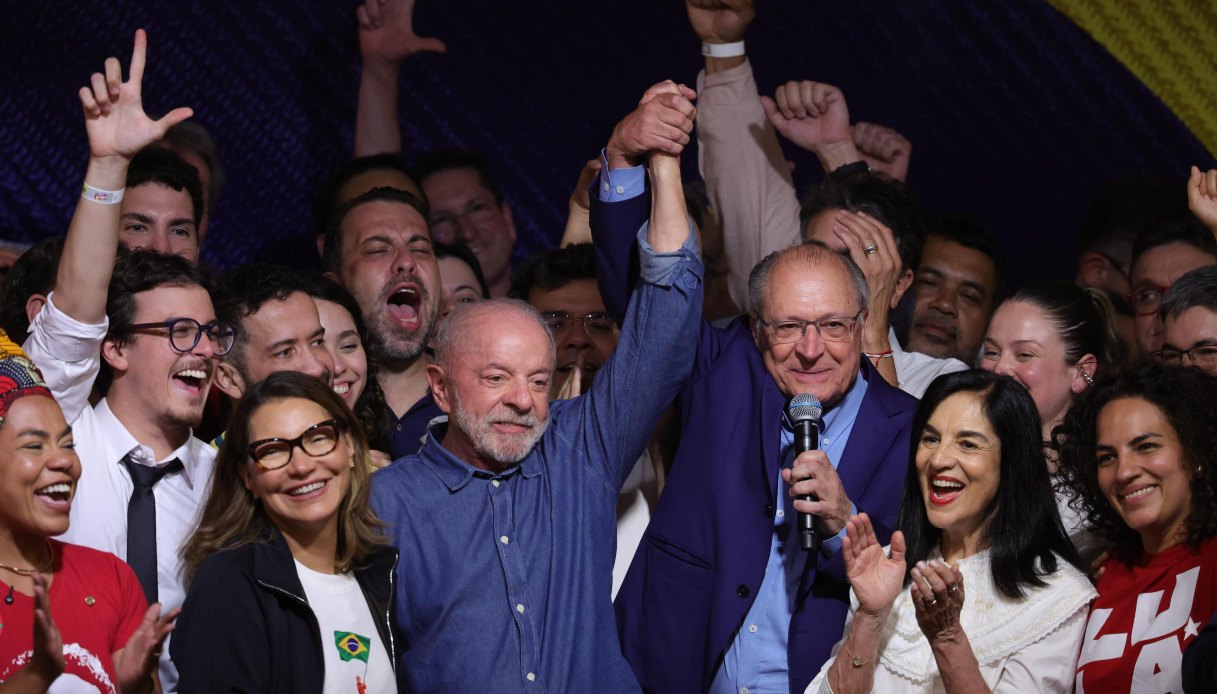 Lula rieletto in Brasile, vince al ballottaggio contro il 48,2% di Flávio Bolson