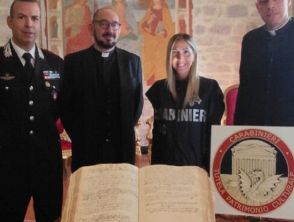 Il caso del manoscritto del 1524 venduto per 5000 euro, l’opera torna a Perugia: indagine partita da Facebook