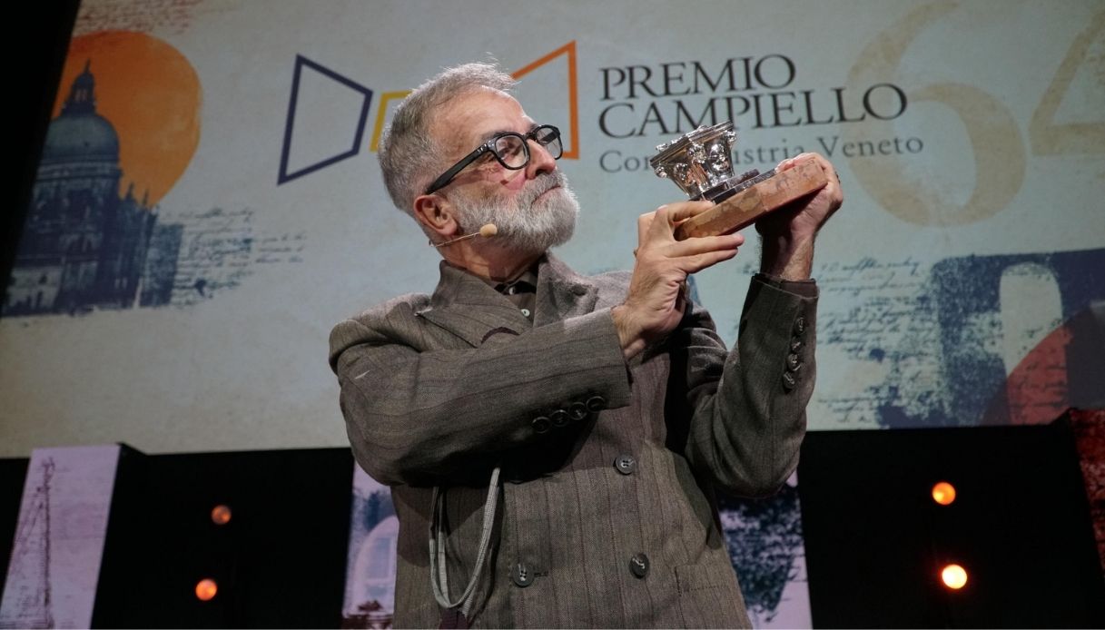 Va a Marcello Fois il Premio Campiello 2026, la vittoria per soli 3 voti con il 