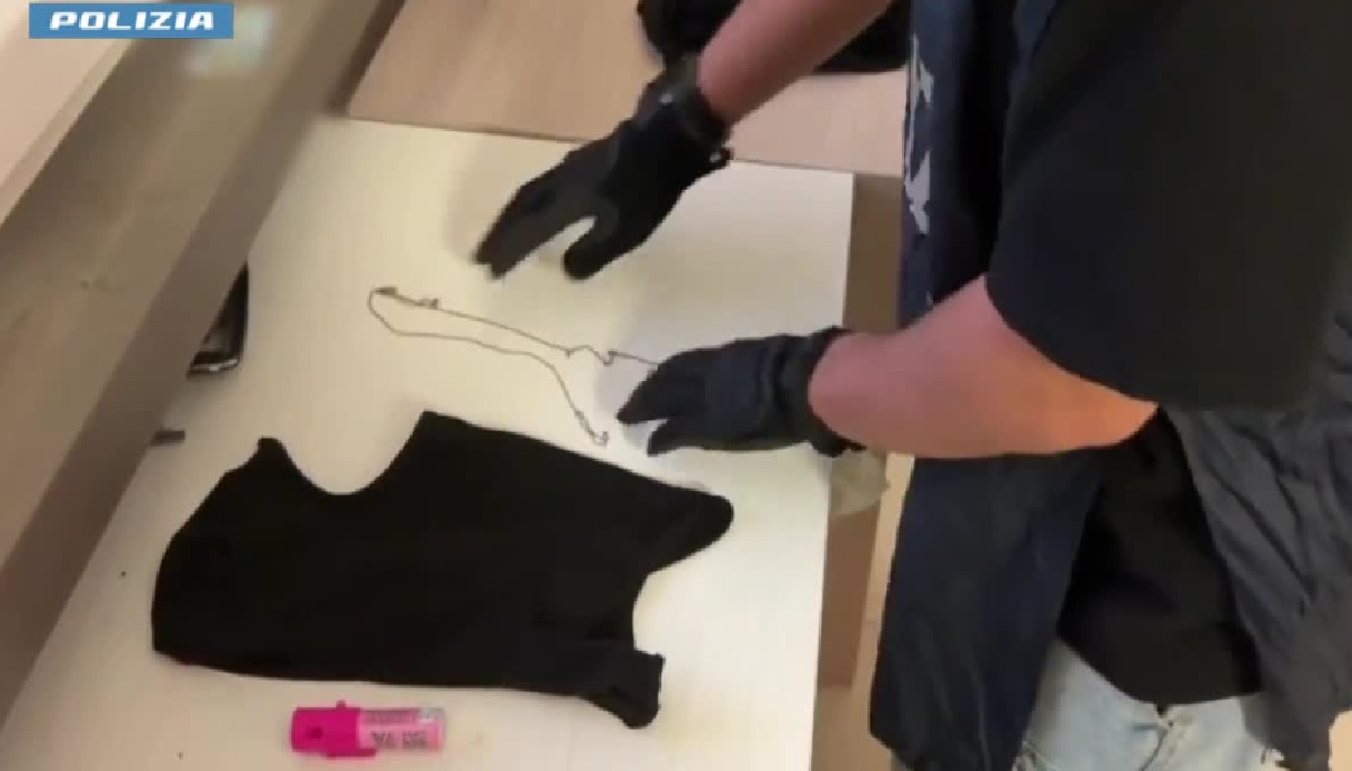 caccia ai rapinatori della metro ca8217 granda a milano due minorenni incastrati dalle telecamere e arrestati da Virgilio.it caccia ai rapinatori della metro ca8217 granda a milano due minorenni incastrati dalle telecamere e arrestati