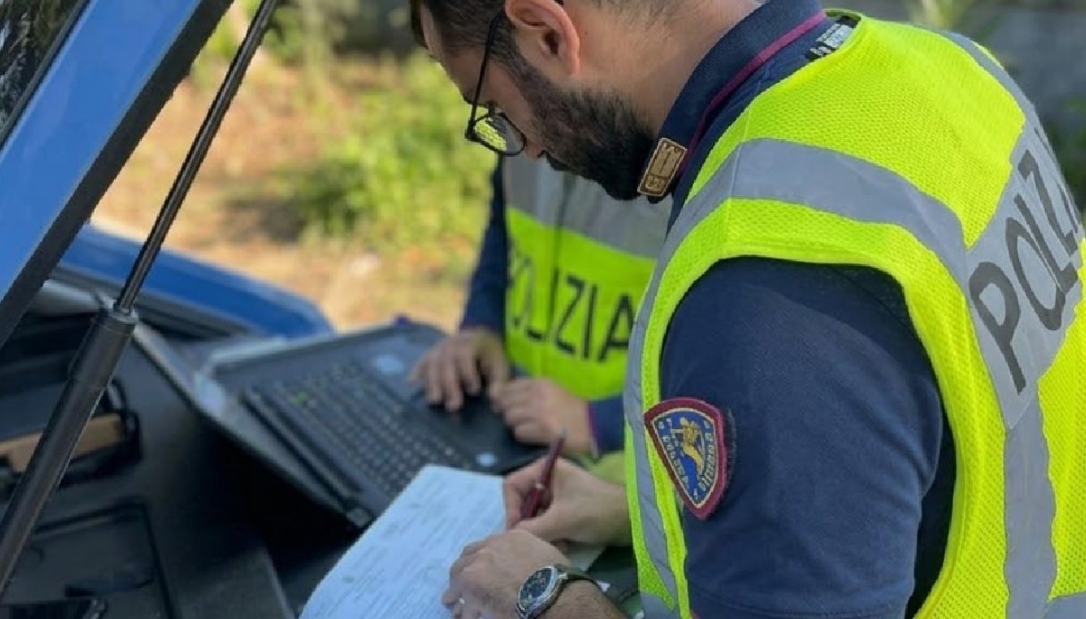 navette scolastiche con panche artigianali a catania sequestrati 2 minivan patenti ritirate e maxi multe da Virgilio.it navette scolastiche con panche artigianali a catania sequestrati 2 minivan patenti ritirate e maxi multe