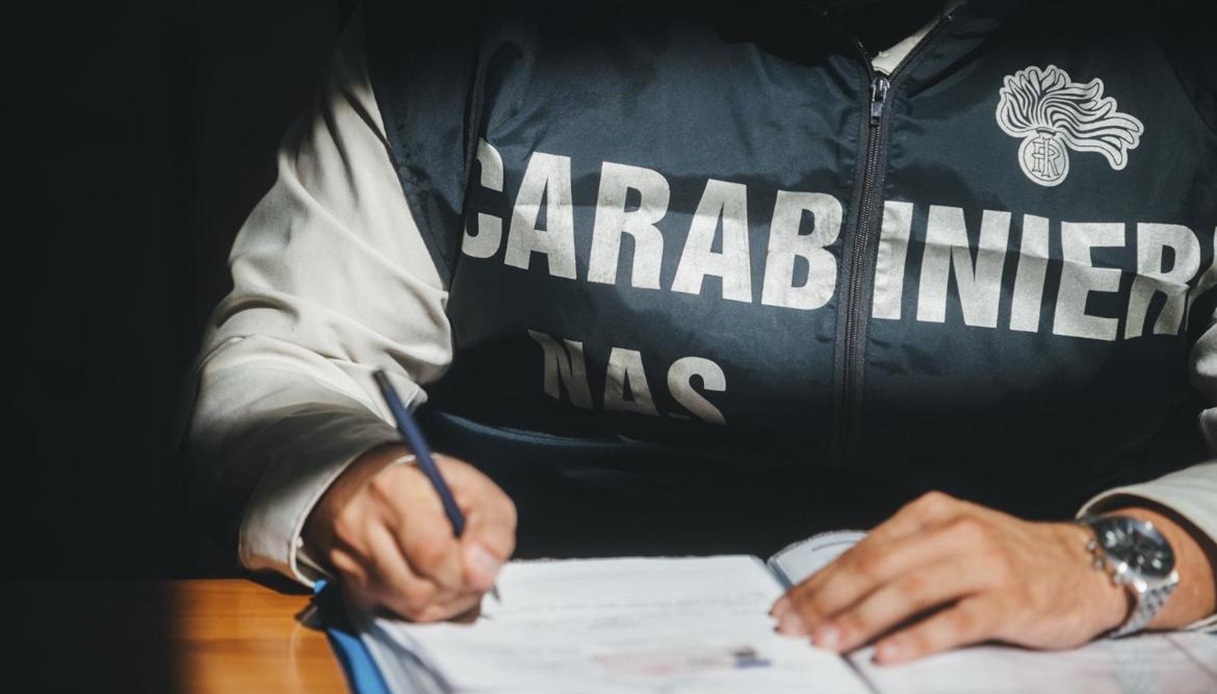 Terrore in una Rsa a Milano, anziane vittime di violenze sessuali e umiliazioni: tre operatori sospesi
