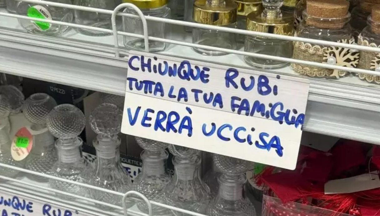 negoziante denunciato a pomigliano d arco per il cartello chiunque rubi tutta la tua famiglia verr224 uccisa da Virgilio.it negoziante denunciato a pomigliano d arco per il cartello chiunque rubi tutta la tua famiglia verr224 uccisa