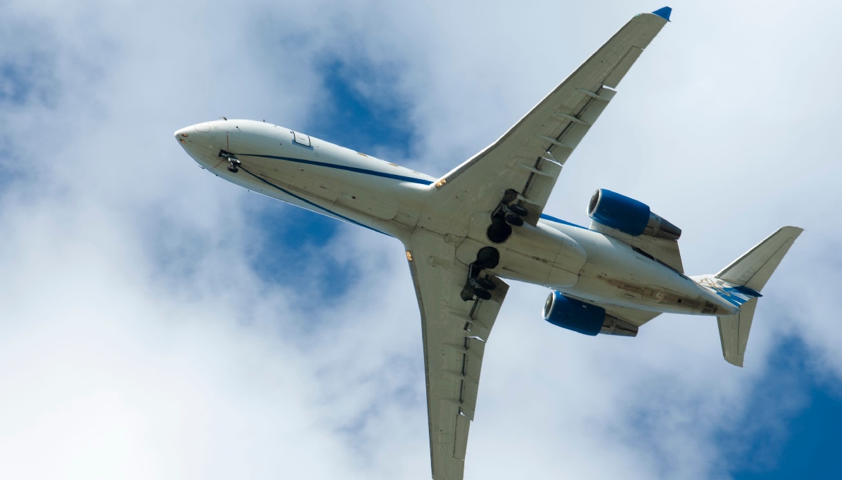 paura per i passeggeri di un aereo in nigeria il portellone del bombardier si stacca poco dopo il decollo da Virgilio.it paura per i passeggeri di un aereo in nigeria il portellone del bombardier si stacca poco dopo il decollo