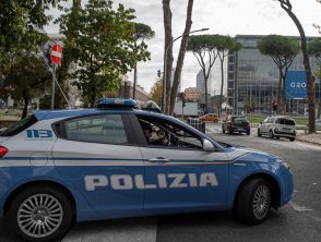 Omicidio a Villa Gordiani a Roma, la polizia ha fermato un 19enne e una 24enne, nella loro auto un coltello