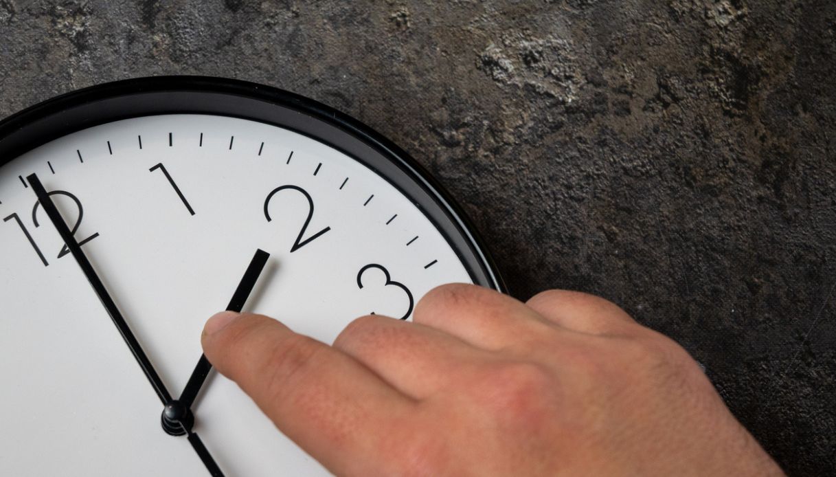 ora solare 2026 quando si sposta l orologio cosa cambia per il sonno e perch233 far224 buio prima da Virgilio.it ora solare 2026 quando si sposta l orologio cosa cambia per il sonno e perch233 far224 buio prima