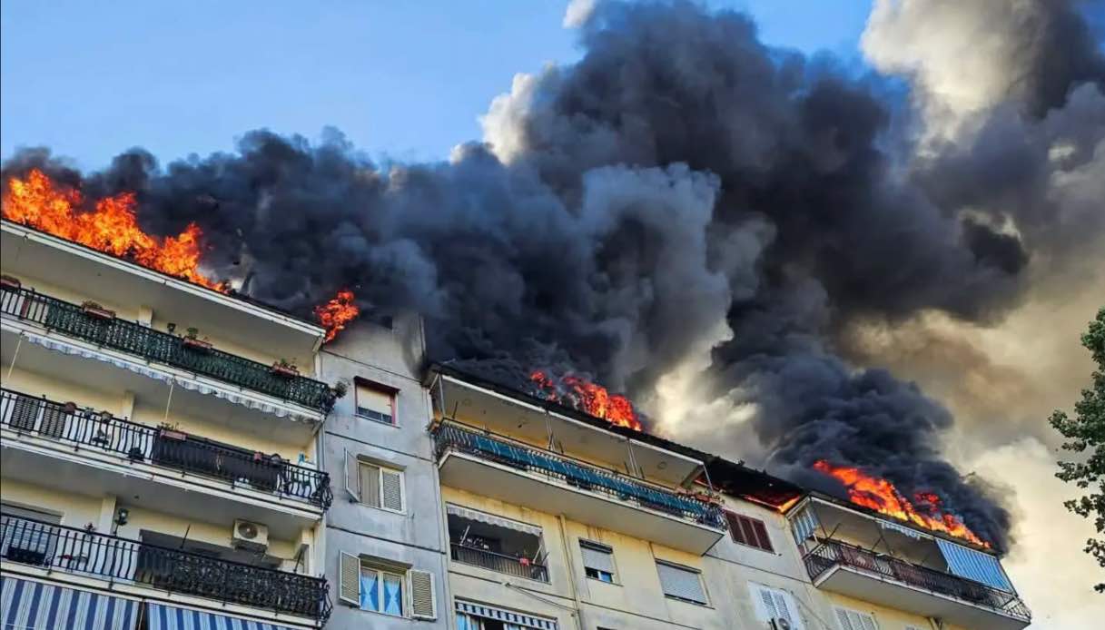 incendio a melito di napoli in fiamme palazzo di via po forse un cortocircuito evacuata la scuola de curtis da Virgilio.it incendio a melito di napoli in fiamme palazzo di via po forse un cortocircuito evacuata la scuola de curtis