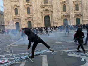 Il bilancio di feriti e fermati dopo gli scontri in piazza Duomo a Milano, danni a palazzi storici e metro
