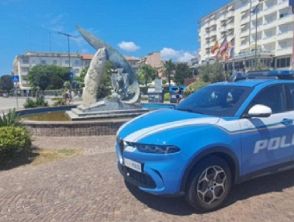 Inferno familiare a Chioggia, figlio già arrestato tenta di sfondare a calci la porta dei genitori: arrestato