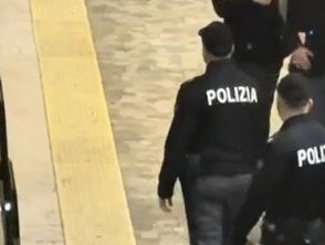 Sette borseggiatori arrestati a Roma, rubavano usando fogli, zaini e indumenti intimi