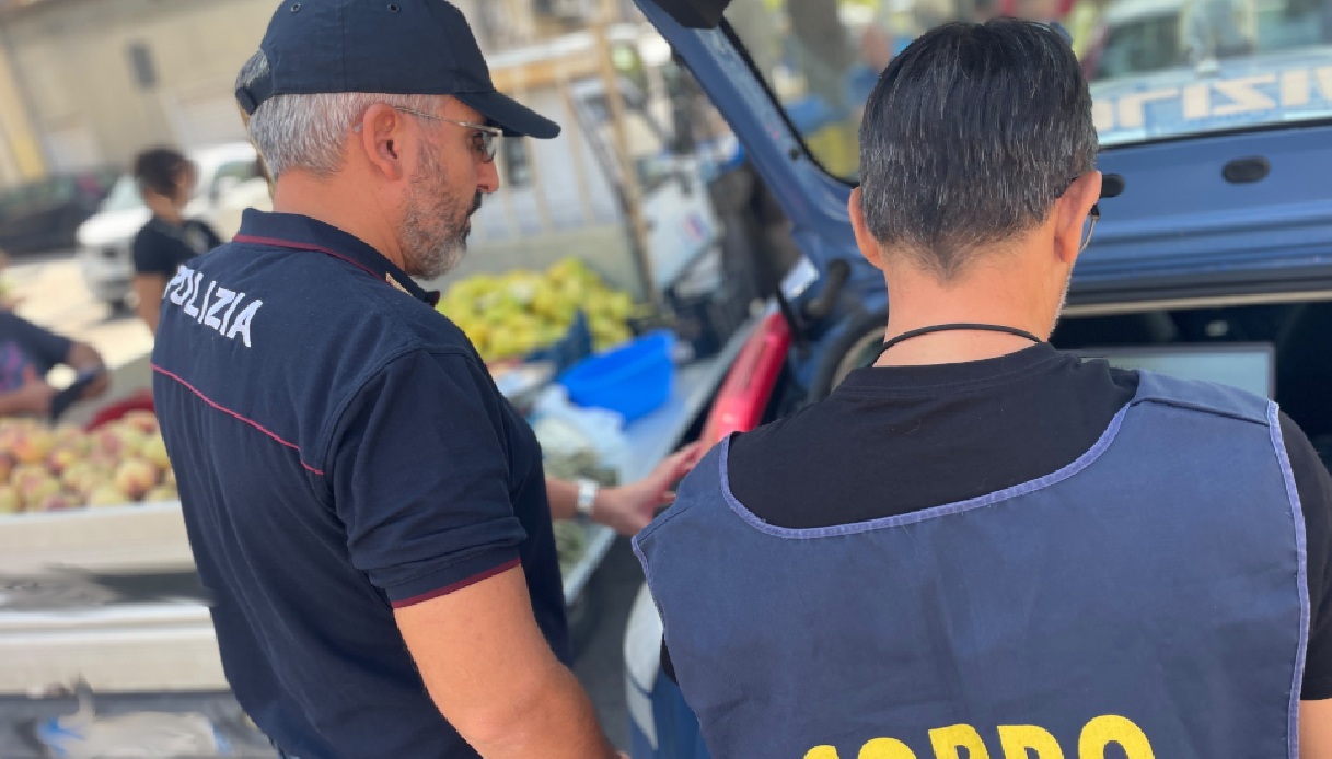 quintali di frutta e verdura sequestrati a tre ambulanti a patern242 tutto in beneficenza da Virgilio.it quintali di frutta e verdura sequestrati a tre ambulanti a patern242 tutto in beneficenza