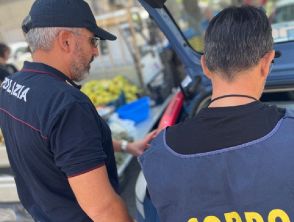 Quintali di frutta e verdura sequestrati a tre ambulanti a Paternò, tutto in beneficenza