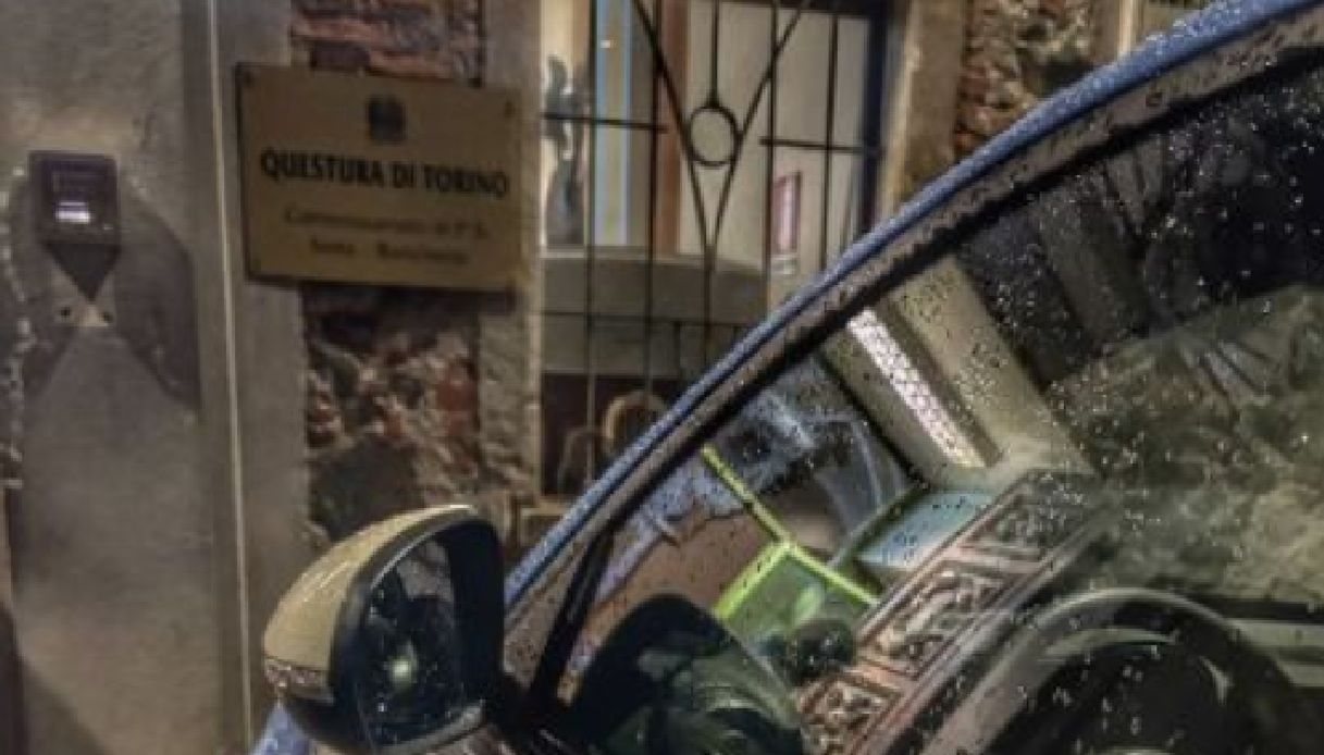 rapina al supermercato a ivrea punta la pistola contro la cassiera e poi vernicia la bici arrestato da Virgilio.it rapina al supermercato a ivrea punta la pistola contro la cassiera e poi vernicia la bici arrestato