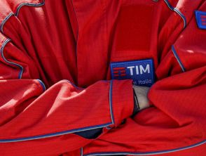 Rete Tim down in Liguria per incendio ai cavi della fibra, ipotesi attentato: trovato liquido infiammabile