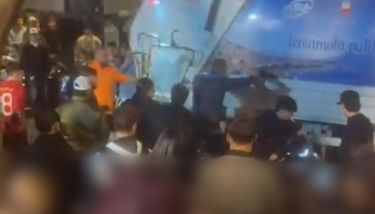 roberto aggredito al vomero per difendere le figlie identificati 8 minori ho paura che possano tornare da Virgilio.it roberto aggredito al vomero per difendere le figlie identificati 8 minori ho paura che possano tornare