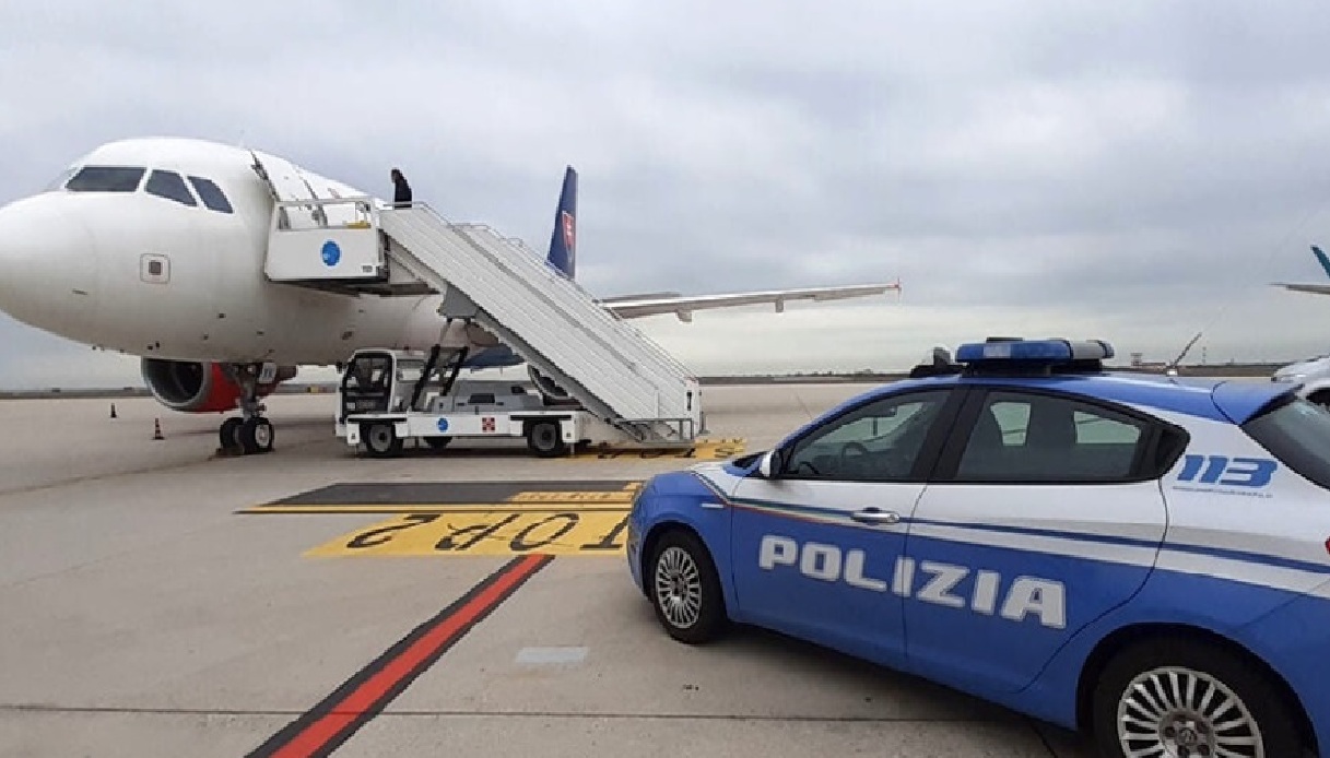 vanno in questura a savona a denunciare lo smarrimento dei passaporti ma scatta l8217espulsione da Virgilio.it vanno in questura a savona a denunciare lo smarrimento dei passaporti ma scatta l8217espulsione