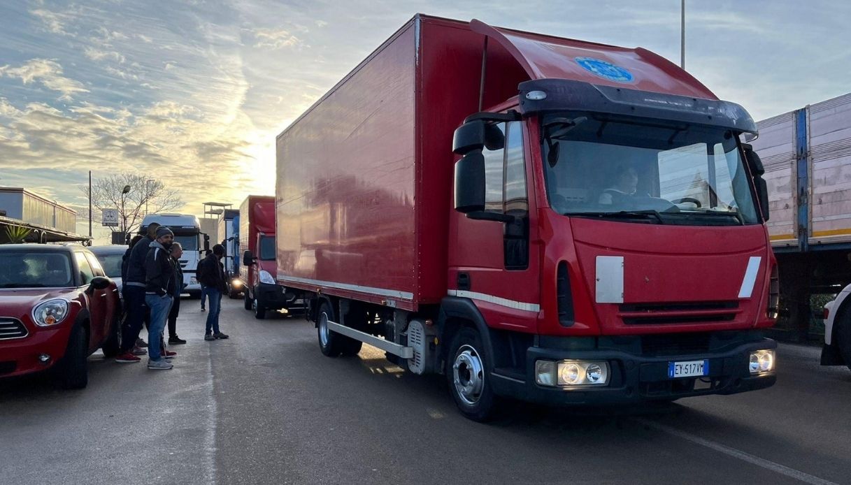 sciopero autotrasportatori dal 16 al 20 ottobre in calabria sicilia e puglia per i prezzi di diesel e olio da Virgilio.it sciopero autotrasportatori dal 16 al 20 ottobre in calabria sicilia e puglia per i prezzi di diesel e olio