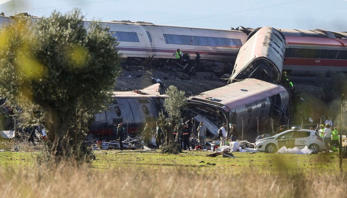 scontro tra treni in spagna audio svelano le cause della strage e l ordine errato del centro di controllo da Virgilio.it scontro tra treni in spagna audio svelano le cause della strage e l ordine errato del centro di controllo