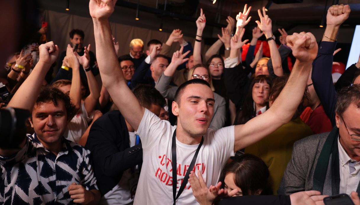 in serbia vucic ammette la sconfitta alle elezioni cos 232 la la lista degli studenti che lo ha battuto da Virgilio.it in serbia vucic ammette la sconfitta alle elezioni cos 232 la la lista degli studenti che lo ha battuto