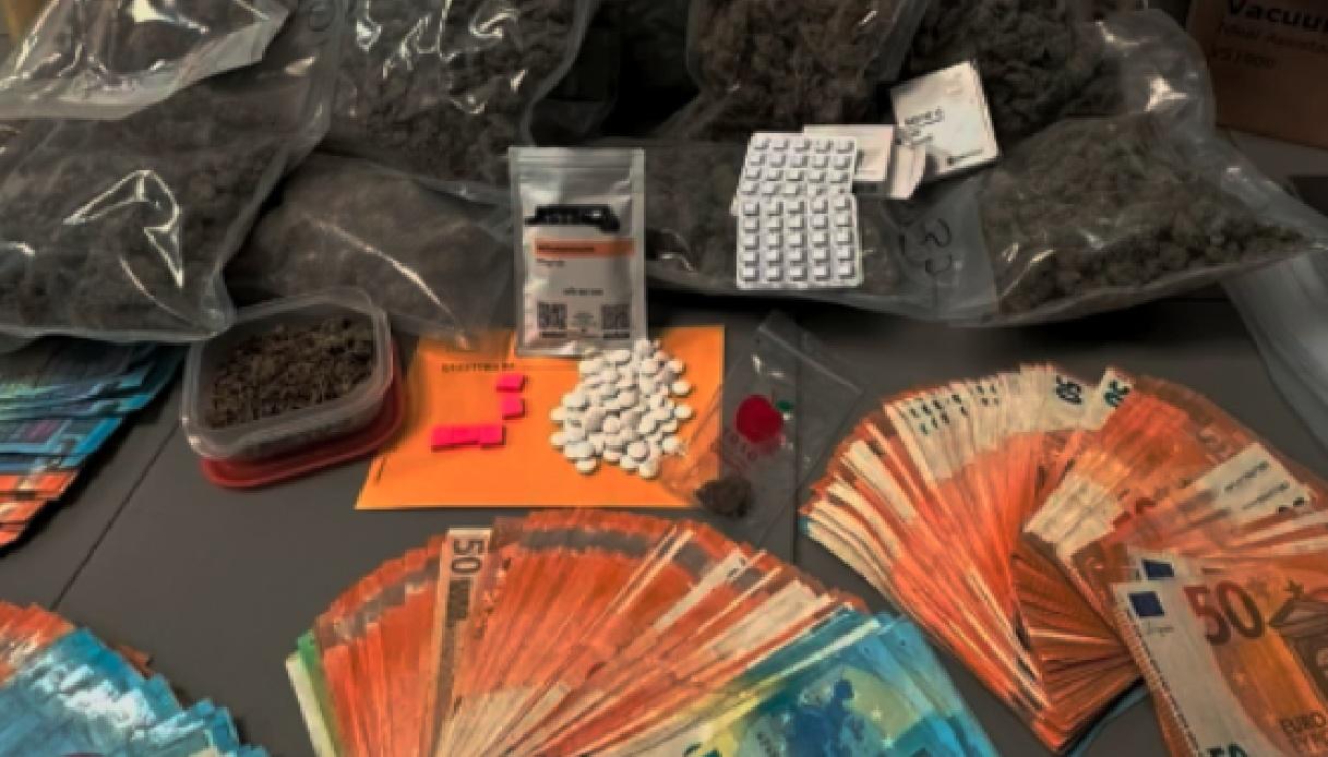 vendeva di tutto in casa a rimini dal doping alla marijuana e all ecstasy 30enne arrestato da Virgilio.it vendeva di tutto in casa a rimini dal doping alla marijuana e all ecstasy 30enne arrestato