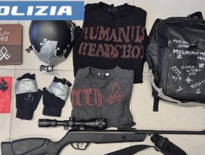 Pensava di fare una strage a scuola, 14enne di Catania denunciato: in casa aveva materiale militare
