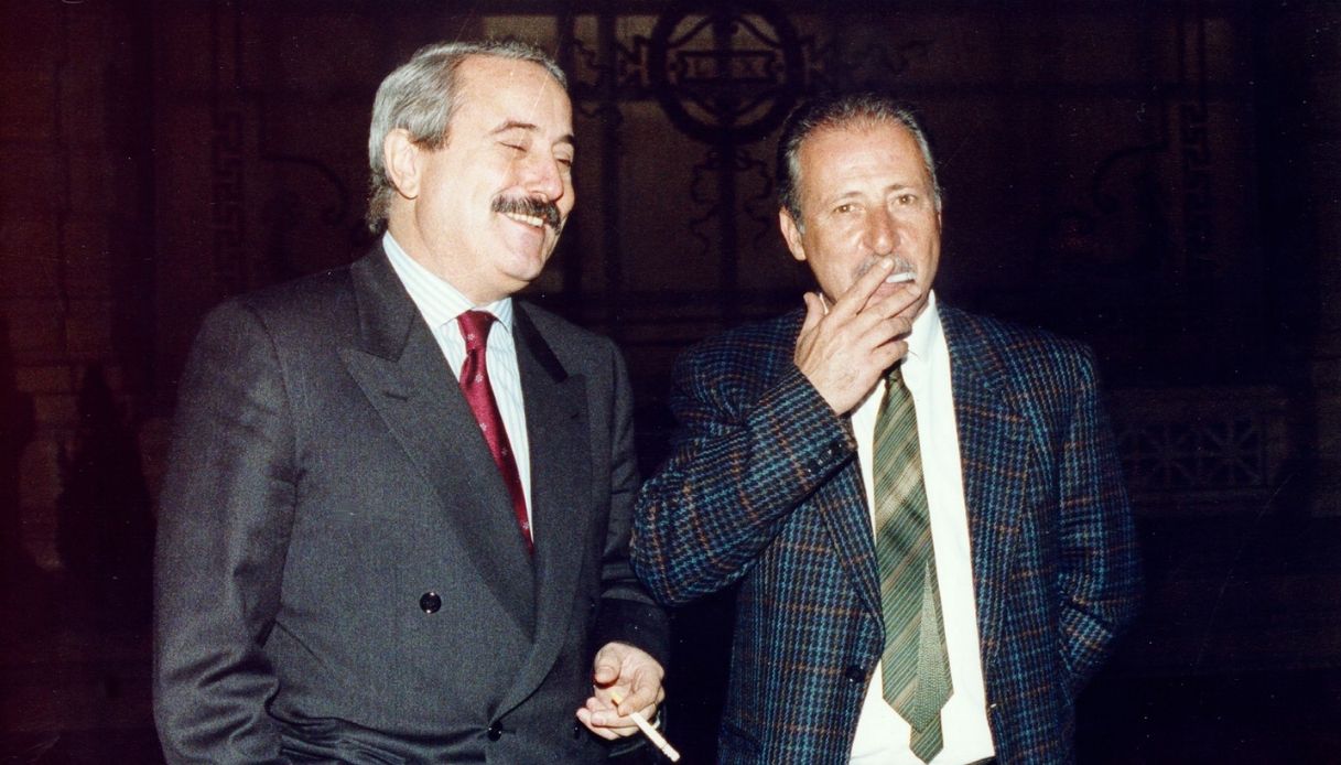 https://wips.plug.it/cips/notizie.virgilio.it/cms/2026/10/stragi-1992.jpg