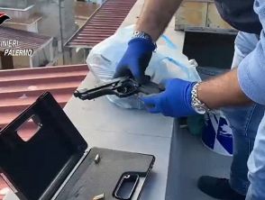Inferno a Trappeto, figlio immobilizzato in casa col cavo elettrico e madre derubata: tre arresti per rapina