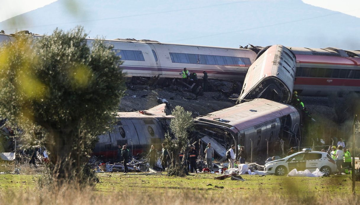 treno deragliato in spagna gli italiani coinvolti sono sette una delle due donne disperse 232 di pistoia da Virgilio.it treno deragliato in spagna gli italiani coinvolti sono sette una delle due donne disperse 232 di pistoia