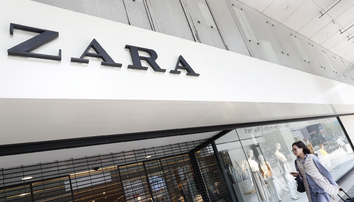 A Trieste finanziere 25enne prova a rubare vestiti da Zara, denunciato per tenta