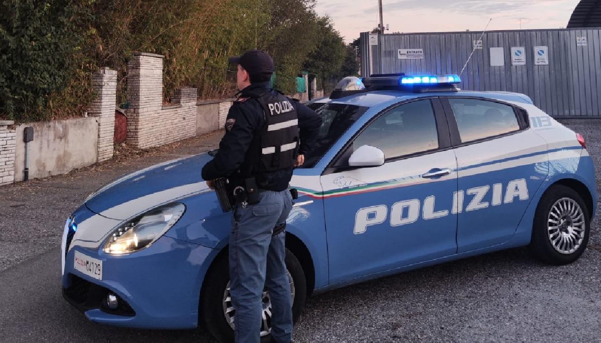Omicidio a Verona, 25enne morto in un terreno abbandonato: fermato 50enne vicino a una tenda da campeggio