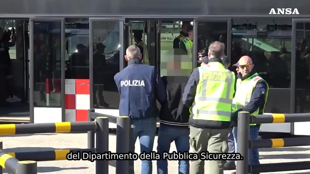 italia 13 stranieri imbarcati su un volo charter e rimpatriati con frontex i dettagli dell8217operazione da Virgilio.it italia 13 stranieri imbarcati su un volo charter e rimpatriati con frontex i dettagli dell8217operazione