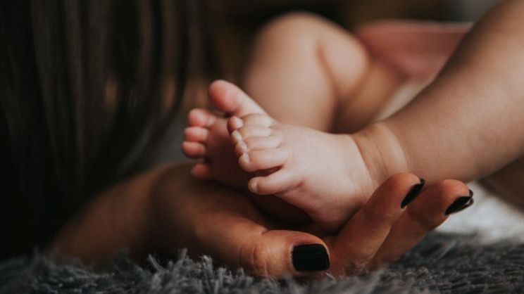 Gioielli nascita: il regalo perfetto per una neo mamma