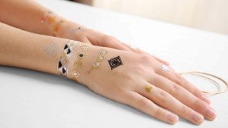 Il tatuaggio diventa elegante: ecco l'inchiostro bianco 