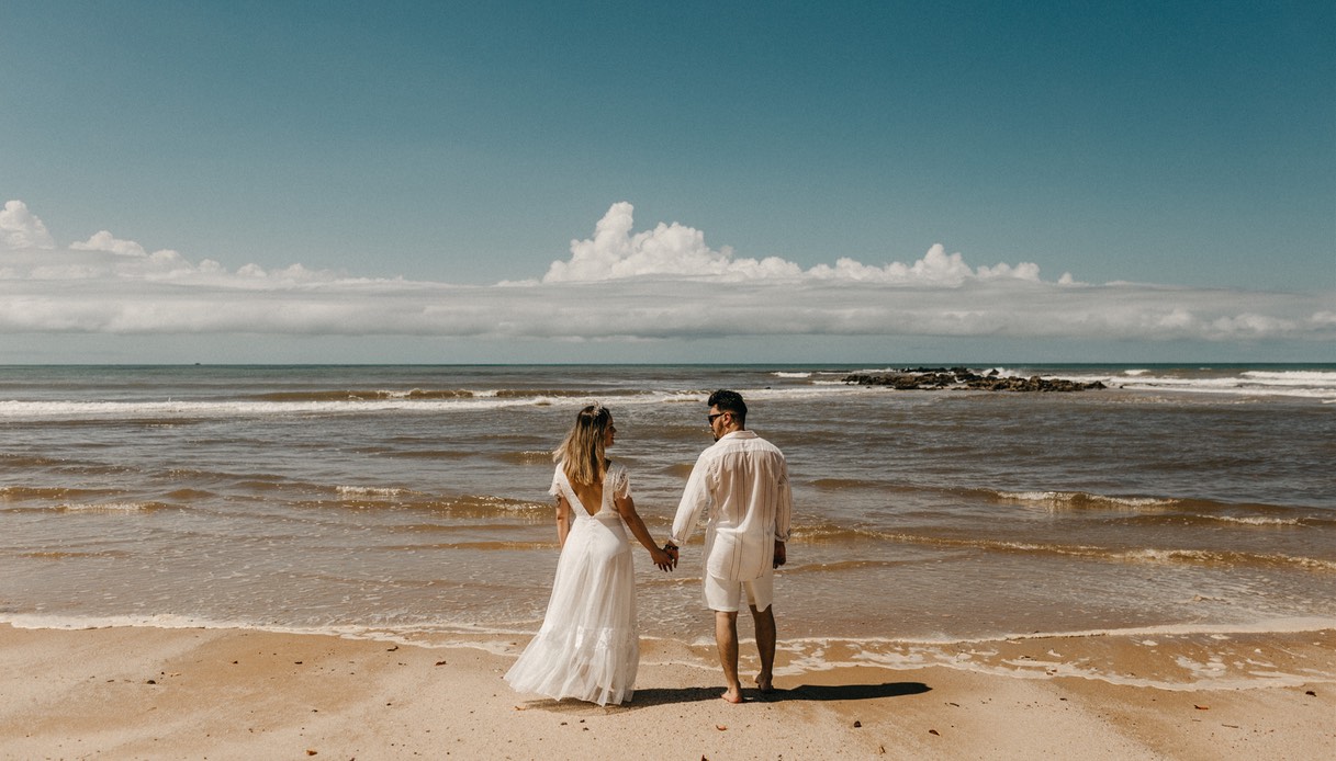 Matrimonio In Spiaggia Ecco Gli Abiti Da Sposa Perfetti Pg Magazine
