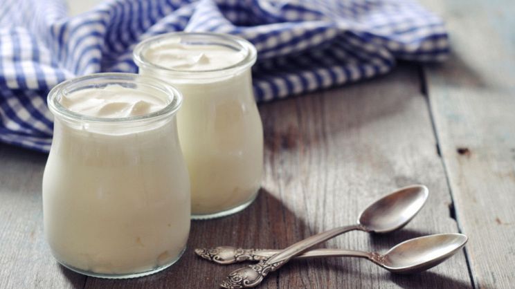 Vuoi fare lo yogurt greco in casa? Ecco la ricetta