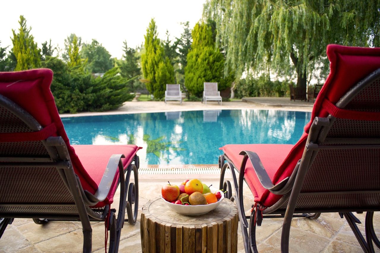 Piscine interrate: quanto costa realizzare una piscina in giardino?