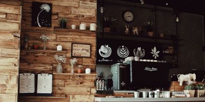 Come creare un angolo caffè in cucina? Idee da copiare