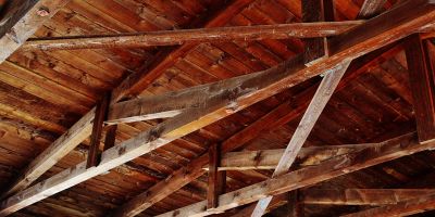 Consigli per isolare il soffitto per proteggersi dal caldo estivo