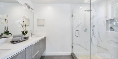 Specchi da bagno moderni: tante idee per una specchiera di design