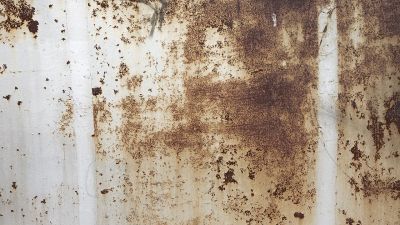 Come togliere le macchie di ruggine dal pavimento?