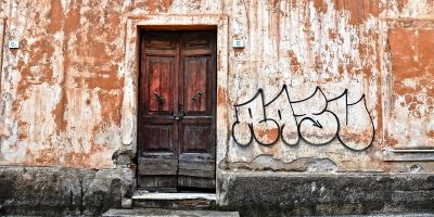 Rimozione graffiti: quanto costa far rimuovere le scritte sui muri?