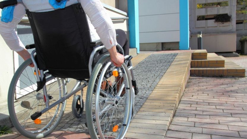 Rampe per disabili: normativa, obblighi e formalità da rispettare -  Saliscale