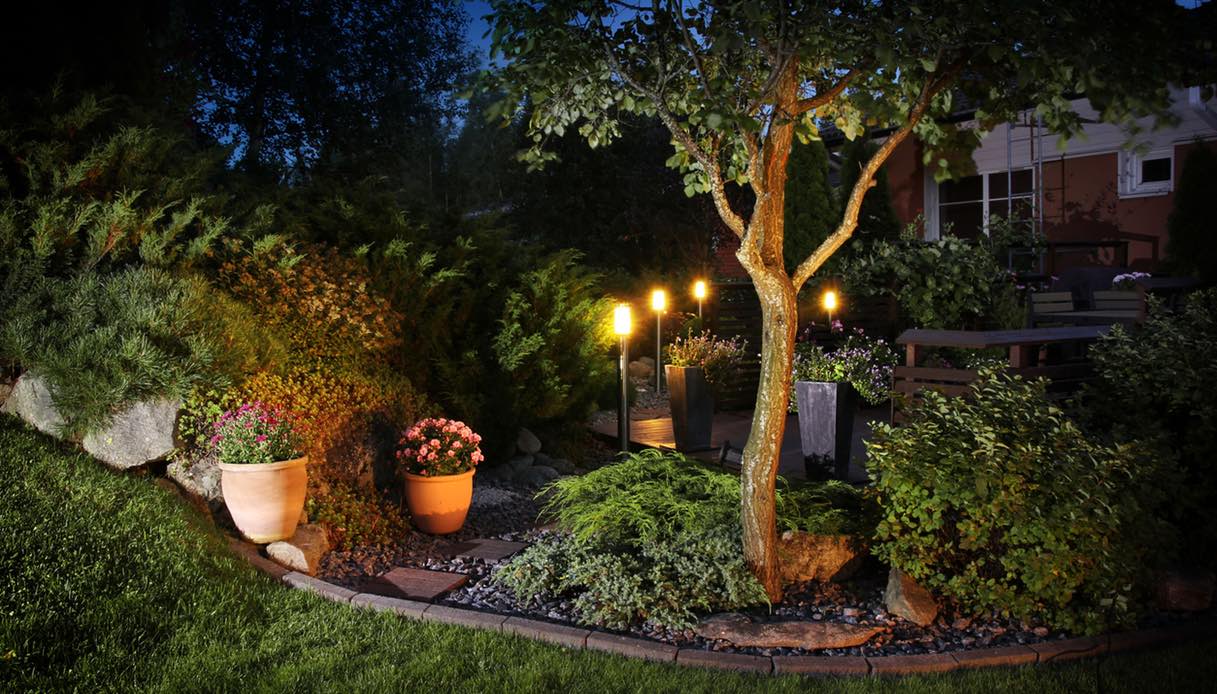 5 idee per l'illuminazione del giardino